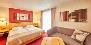 Postel nebo postele na pokoji v ubytování Hotel Riezler Hof + 37 fotografií