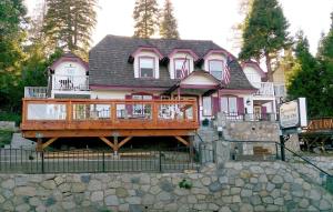 Gallery image of Arrowhead Lake Inn in Lake Arrowhead