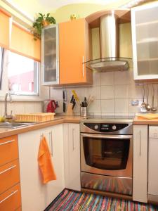 Prestige Apartman Zagreb tesisinde mutfak veya mini mutfak