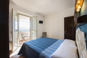 A bed or beds in a room at Agriturismo Il Fontanile