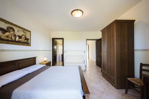 A bed or beds in a room at Agriturismo Il Fontanile