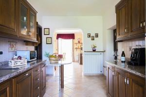 A kitchen or kitchenette at Agriturismo Il Fontanile