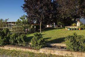 A garden outside Agriturismo Il Fontanile