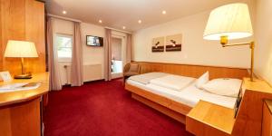 Postel nebo postele na pokoji v ubytování Hotel Riezler Hof