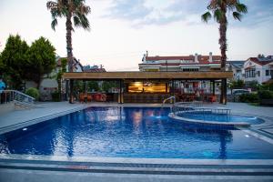 Bazén v ubytování Nevada Hotel & Spa nebo v jeho okolí