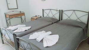 Postel nebo postele na pokoji v ubytování Monika Hotel Sidari