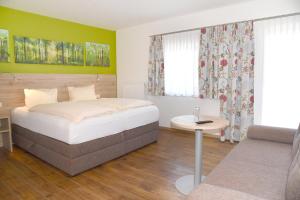 Letto o letti in una camera di Landhotel Reitingblick