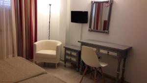 Telewizja i/lub zestaw kina domowego w obiekcie Hotel Torres Touriño