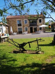 a statue of a bird in front of a building at Casa Barreta in Villaviciosa