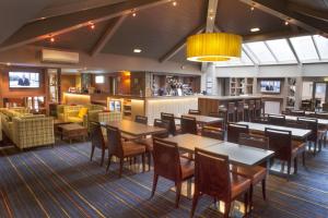 Restaurace v ubytování Holiday Inn Express Edinburgh Airport by IHG