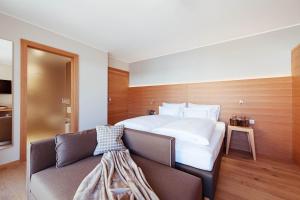 Una cama o camas en una habitación de Mats Lech Alpenquartier