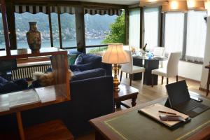 Posedenie v ubytovaní luxury villa in como lake