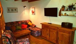 TV a/nebo společenská místnost v ubytování Vielha centro duplex Sapporo