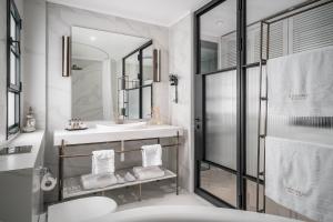 Koupelna v ubytování Zamarin Hotel & Spa