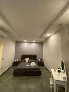 A seating area at Porto Rooms & Suite