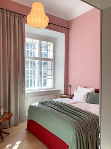 Postel nebo postele na pokoji v ubytování Boutique Hotel Zum Oberjäger, Schloss Lackenbach