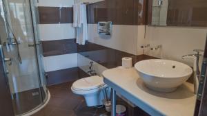 A bathroom at Bendita Mare Aparthotel