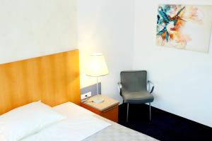Letto o letti in una camera di Hotel Dvůr