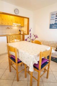 Kuchyň nebo kuchyňský kout v ubytování Apartment Nives