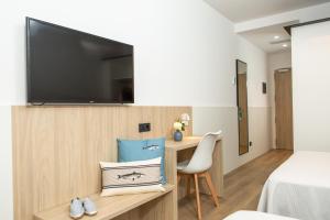 Televízia a/alebo spoločenská miestnosť v ubytovaní RVHotels Ametlla Mar