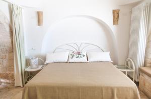 A bed or beds in a room at Masseria Lacatena