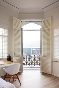 a bedroom with a door open to a balcony at De Kaai in Halle