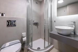 A bathroom at Parnassos Delphi Hotel