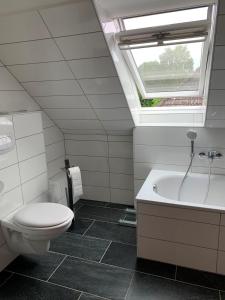 Ένα μπάνιο στο Ferienwohnung Dustin