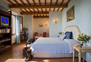 A bed or beds in a room at Il Poggio