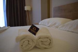Postel nebo postele na pokoji v ubytování Amber Hotel Albania