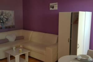 Posedenie v ubytovaní Apartment KIKI, 7th floor, with a sea view, free WiFI, for 2 persons