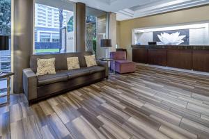 a lobby with a couch and a waiting room at La Quinta by Wyndham Anaheim in Anaheim