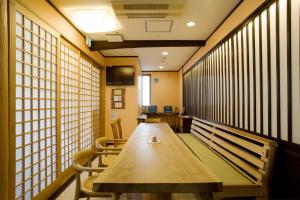 Posezení v ubytování Tabist Sparkling Dolphins Inn Kyoto