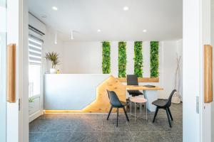 a meeting room with a table and chairs at Marianna Hotel in Perissa