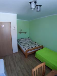 Postel nebo postele na pokoji v ubytování Pokoje Gościnne Zacisze