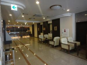Televisyen dan/atau pusat hiburan di Hotel Route-Inn Yokohama Bashamichi