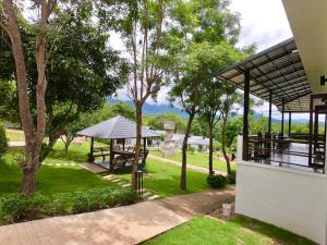 a garden with a picnic table and a gazebo at Diamond Village Pai in Pai