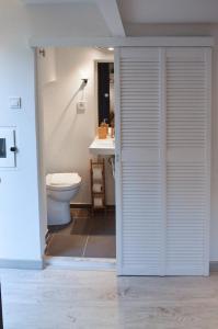 Kylpyhuone majoituspaikassa Alfama Loft, Santa Apolonia