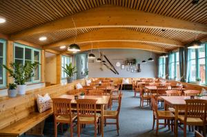 A restaurant or other place to eat at JUFA Hotel Eisenerzer Ramsau