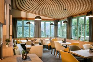 A restaurant or other place to eat at JUFA Hotel Eisenerzer Ramsau