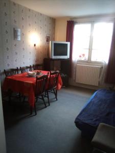 TV a/nebo společenská místnost v ubytování Lenard Charles Bed & Breakfast