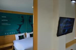 Voodi või voodid majutusasutuse Zodiak MT Haryono by KAGUM Hotels toas