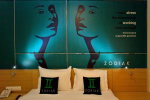 Voodi või voodid majutusasutuse Zodiak MT Haryono by KAGUM Hotels toas