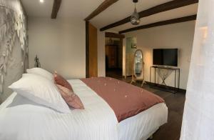 Postel nebo postele na pokoji v ubytování La Chambre Enchantée