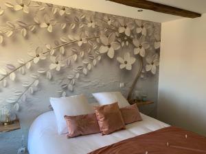 Postel nebo postele na pokoji v ubytování La Chambre Enchantée