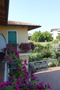 a house with flowers on the side of it at Hotel Al Sole in Cavaion Veronese