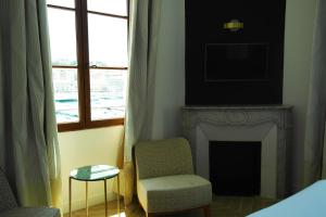 Predel za sedenje v nastanitvi Hotel Belle-Vue Vieux-Port