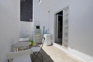 Ένα μπάνιο στο La Platgeta · La Platgeta · Ideal family apartment, with private terrace +28 φωτογραφίες