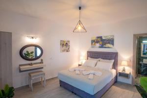Postel nebo postele na pokoji v ubytování Serenity Luxe Suites