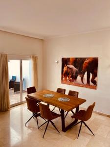 Posezení v ubytování LUXURY 3 BEDROOM HOUSE AT LA QUINTA GOLF COURSE OCEAN and MOUNTAIN VIEW
